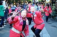 先導するお亀ひょっとこ。'11.10.16.