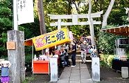 細長い参道。'11.10.16.