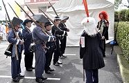 雑多な装束集団の奇兵隊。'11.10.23.