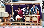 獅子なだめる囃粋会居囃子。'12.04.15.