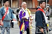 粋で艶やかな衣装。'12.04.15.