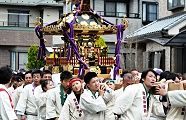 精悍な河辺神輿。'12.04.15.