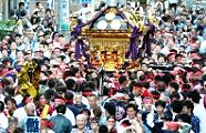 担ぎ手はすでにハイテンション。'12.05.05.