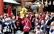 鳶頭の木遣の唱和。'12.05.05.