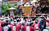氏子青年会による宮出し。'12.05.05.