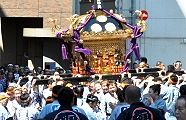 中央線水道橋駅周辺の学生街。'12.05.05.