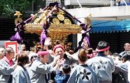 掛け声がビルに反響する。'12.05.13.