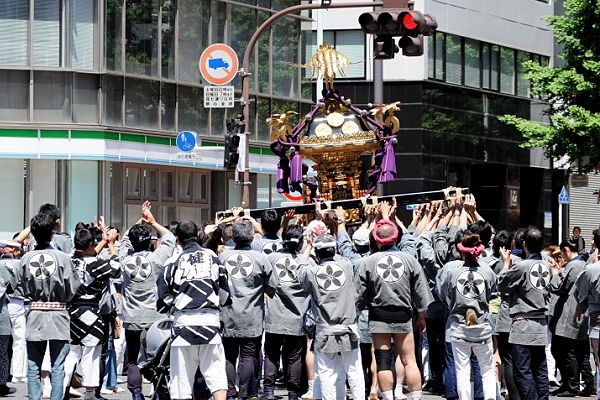 交差点内三周目で差し上げ。'12.05.13.