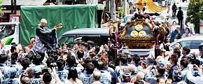 大観音寺の住職による木。'12.05.11.