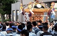 竜二町会へ神輿受渡。'12.05.27.