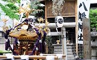 公園内の八幡と対峙する町会。'12.05.13.