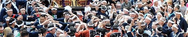ここぞとばかり気迫の担ぎ手達。'12.05.13.