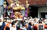 御徒二町会が公園前を巡行。'12.05.13.