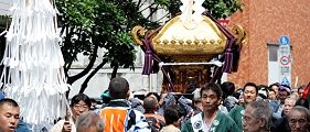 坂町に入り込む。'12.06.03.