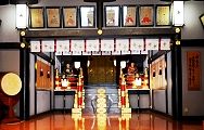 天保7年(1836)に奉納の有形文化財の三十六歌仙絵が掲げられ。'12.06.03.