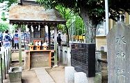 境内末社の水神社。'12.06.03.