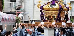 葭町のお神酒所で差し上げ。'12.06.03.