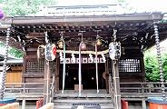 岩淵八雲神社の社殿。'12.06.03.