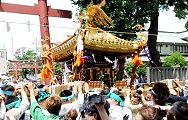 穴守稲荷鳥居前。'12.07.29.