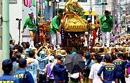 担ぎ棒が構築物にガツンとぶつかる。'12.07.29.