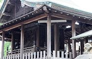 本殿は保護用金網で彫刻詳細観れず。'12.06.24.