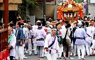池上囃子に先導渡御。'12.07.22.