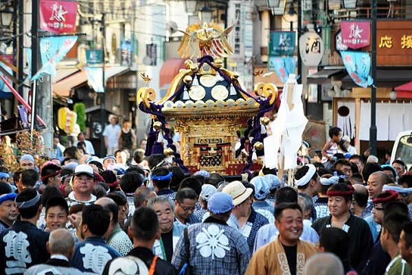 夕暮の大門勝運商店街を渡御。'12.08.05.
