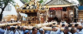 雨でお神酒所も提灯灯す。'12.08.18.