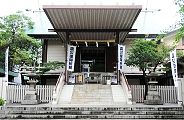 軒下が長い社殿。'12.08.18.