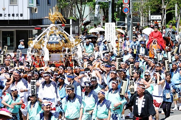 勝どき橋交差点をオリャオリャと横断。'12.08.05.