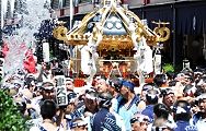 これでもかと豪快な水掛け。'12.08.05.