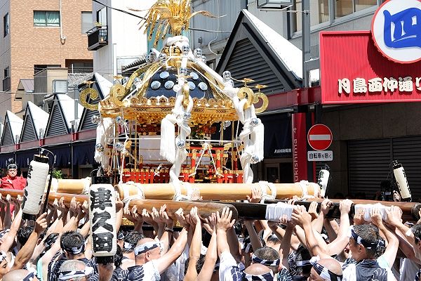 西仲通り四番街での差し上げ。'12.08.05.