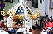 黒木鳥居出て早くも水掛け。'12.08.05.