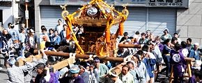 神輿揉みしての器用に方向転換。'12.09.09.