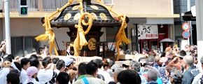 胴の三面に大巴紋が輝く。'12.09.09.