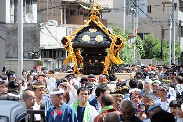 悠然とした古色蒼然で燻し銀のような宮神輿。'12.09.09.