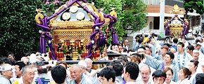 右やかな掛け声で二基の渡御。'12.09.16.