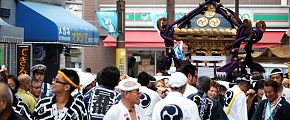 商店街を迂回してくる。'12.09.16.