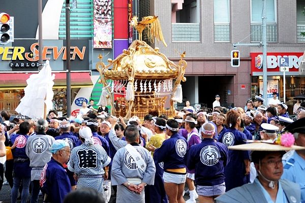 青梅街道ルック商店街交差点。'12.09.09.