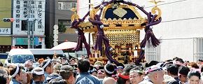 本郷通りから駒込北口へ入り込む。'12.09.09.