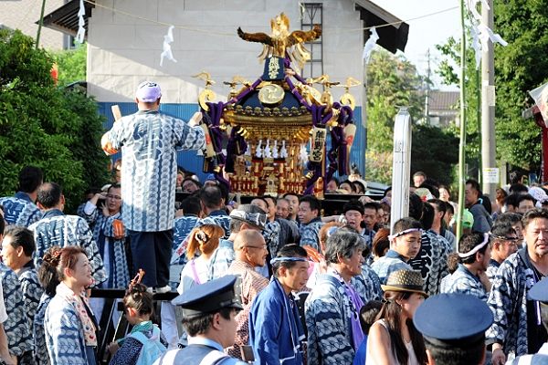 仲町下御旅所に入り込む宮神輿。'12.09.16.