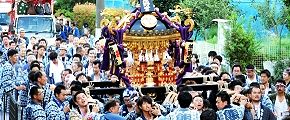 狭くとも怯まず渡御。'12.09.16.