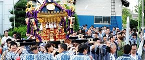 御旅所から威勢よく出立つ。'12.09.16.