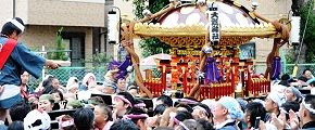 仲三担ぎ手に引渡しの木が入る。'12.10.07.