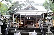 小雨に煙る静寂の社殿。'12.10.07.