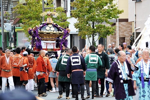 気心知れた者同おし和やか渡御です。'12.09.16.