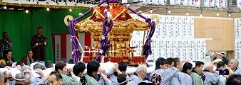 境内お囃子舞台。'12.10.14.