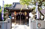 拝殿より社務所の方が大きい神社。'12.10.21.