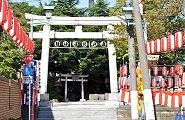 提灯並ぶ鳥居参道。'12.10.21.
