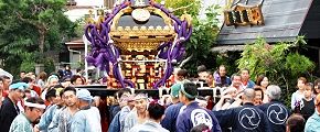 担ぎ手同士が鼓が舞し合う。'12.10.14.